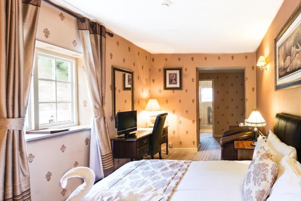 The George Hotel Stansted Airport Bishop's Stortford Exterior photo
