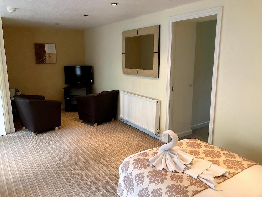The George Hotel Stansted Airport Bishop's Stortford Exterior photo